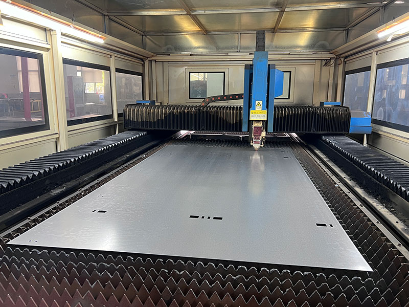 Laser cutting machine